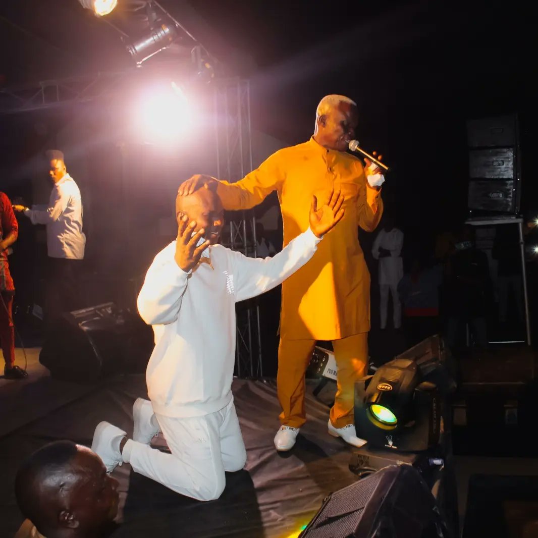 SoloUrete's tweet photo. Pictures from STAND UP FOR JESUS AJEGUNLE MEGA PRAISE-part 1 https://t.co/ORh1wcOcUo