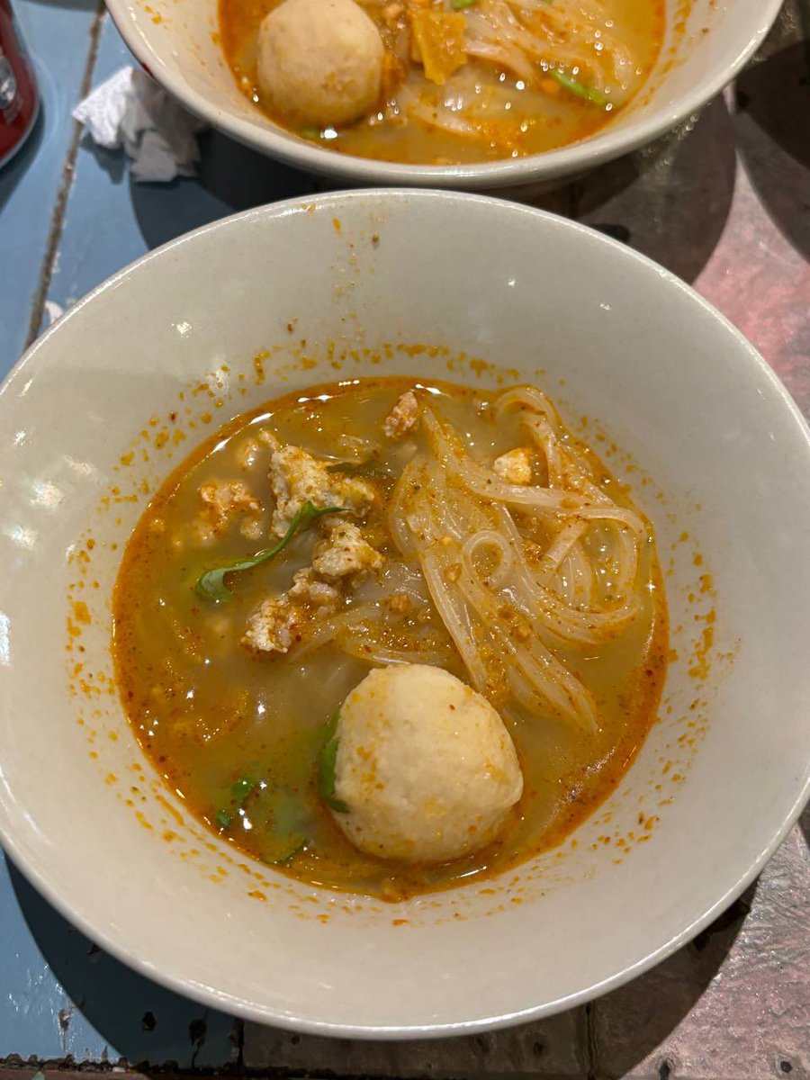 OhFoodylicious's tweet photo. 📍The original Boat Noodle

The Original Boat Noodle comes from a humble but tasty beginning in the rivers of Thailand. The noodles were served in small bowls of bite sized portion easy for workers to eat and many bowls to fill their hunger. 🤪✨😋🤤 https://t.co/0XAo3TNn5P