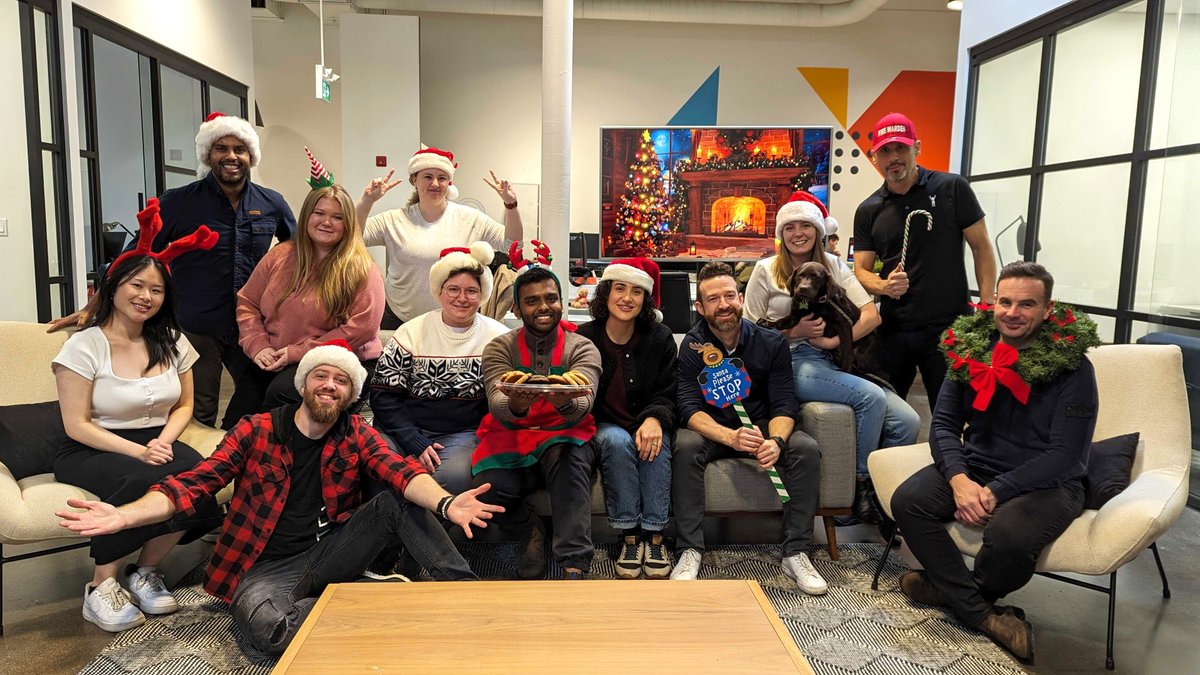 🎄Wishing you a season filled with joy, love, and cherished moments! Happy Holidays from all of us at Stryve 🎁🧡