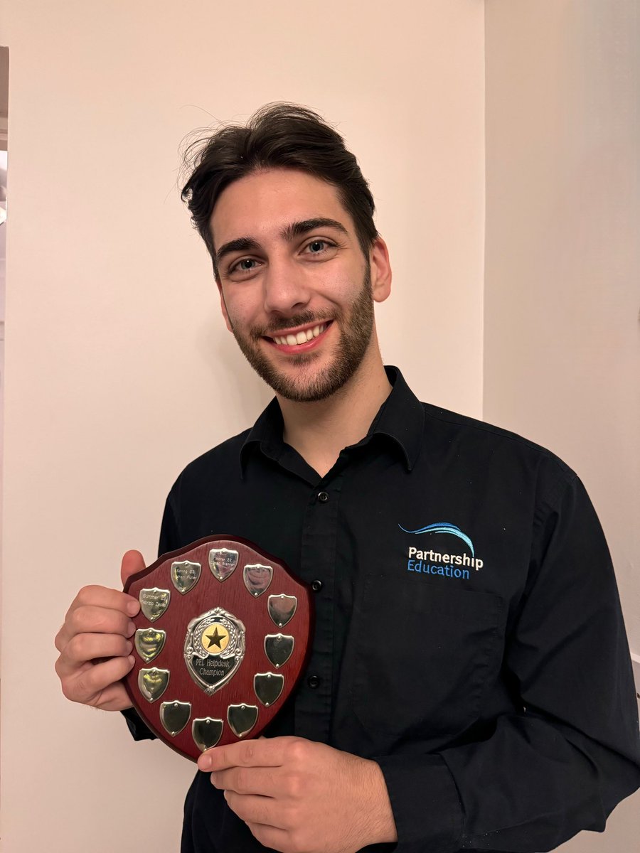 It’s abit late (been waiting for a photo!) but back in the summer our very own Fabrizio Zeolla became @PEL_ICT Summer term 2023 Helpdesk Champion, completing the most tickets. Congratulations, well deserved 🎉