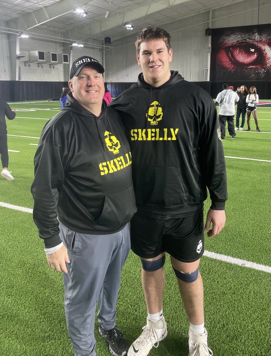 At final practice 4 ⁦⁦@USArmyBowl⁩ at ⁦@LovejoyFootball⁩ indoor facility w/ ⁦@colin_cubberly⁩ starting RT for the Gold Team! It’s been a blast as Gold OC, now let’s score some points tonight! ⁦@AdmiralFootball⁩ ⁦@KDJmedia1⁩ ⁦@lohudsports⁩