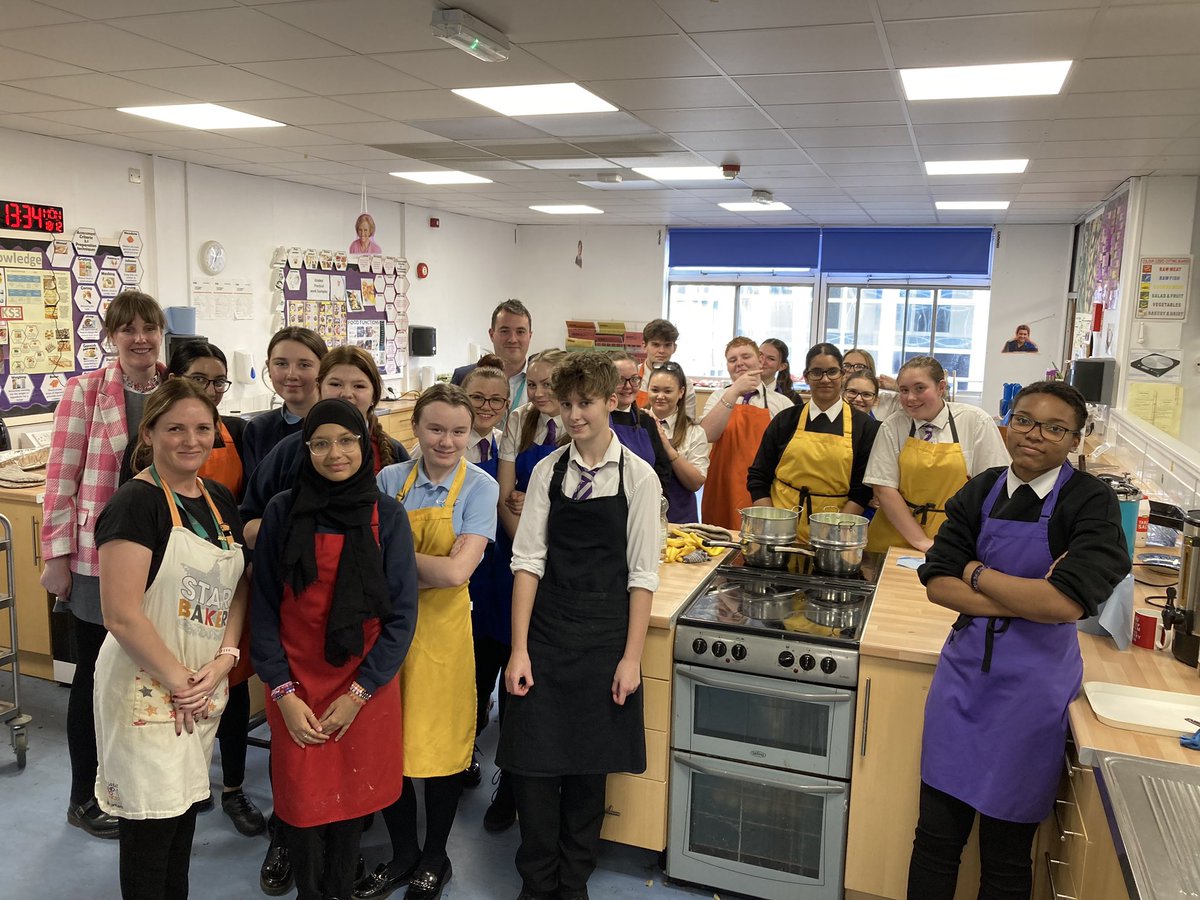 Great to join the @eactwillenhall budding chefs preparing and serving Christmas lunch for local war veterans today. 150 potatoes washed peeled, roasted and served! Well done team!