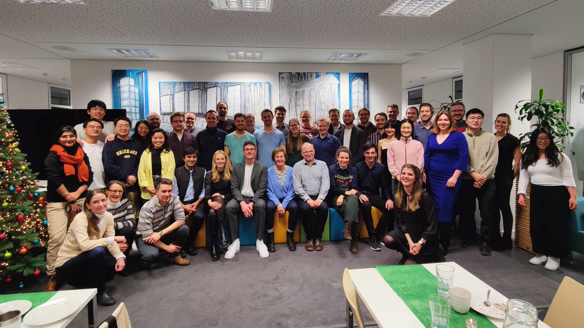 FischerGroupTUM's tweet image. As the year is coming to an end, we had a blast at our yearly christmas party! ✨🎄 The festivities were in full swing as we recapped the highlights of our year and then engaged our intellect with an interactive &quot;AMC&quot; quiz.  🤓🎁 Thanks to everyone for this joyful evening. 🥳