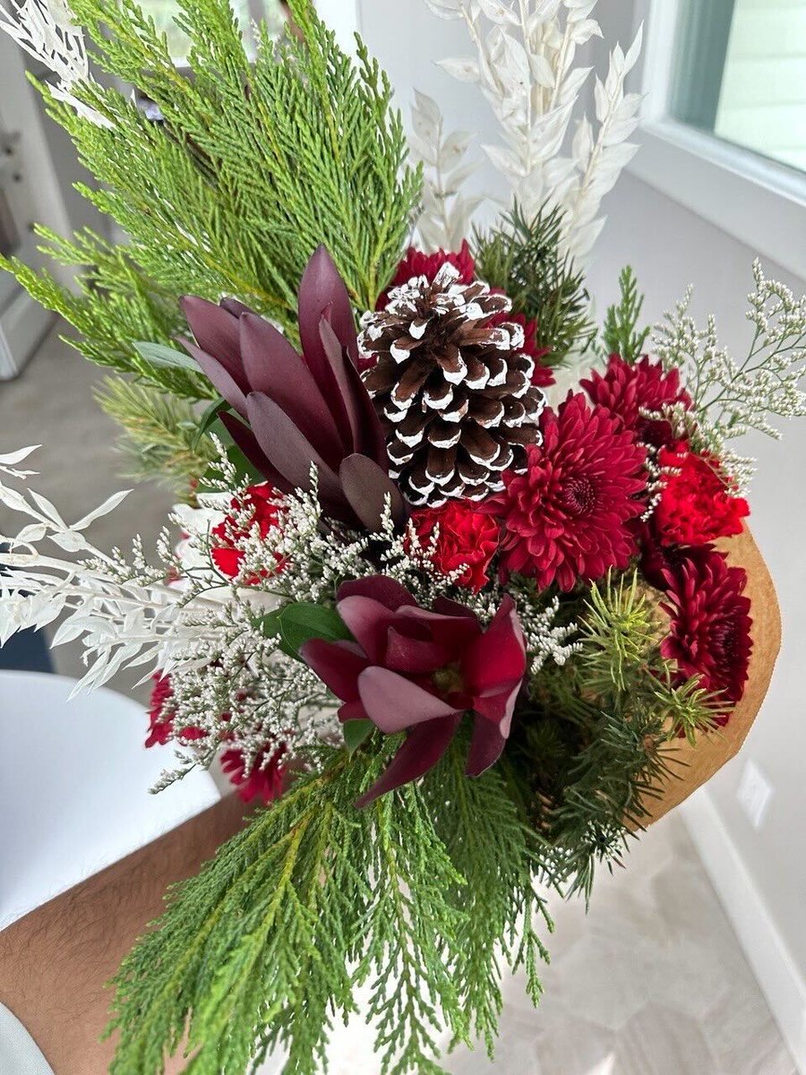 Hurry!! 1 Week til' Christmas! 🤩There's still time to get last-minute Holiday gifts - 100% Callia Guaranteed up to and on Dec 24! 🎄 #ThisCalliaMoment #CanadianFlorists #HomeDecor #Floral #Florists #Holiday #FestiveSeason