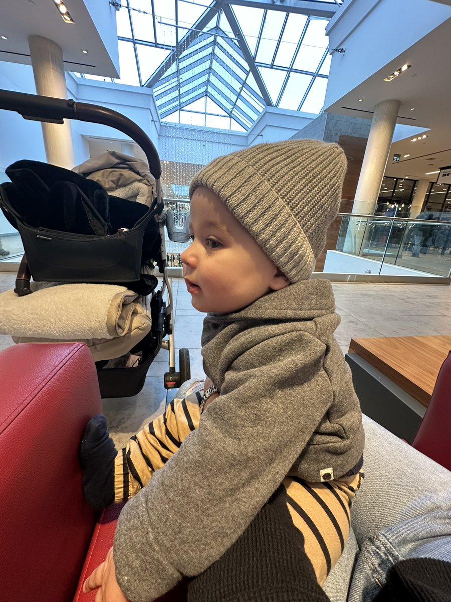 My little Christmas shopping hunny 😊🎄