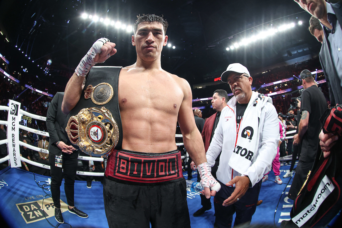 I had the opportunity to interview @bivol_d in the lead-up to his fight this Saturday. We talked 'Day of Reckoning,' his year out of the ring, Lyndon Arthur, and plans for 2024. Check it out! elicloutier.substack.com/p/dmitry-bivol…