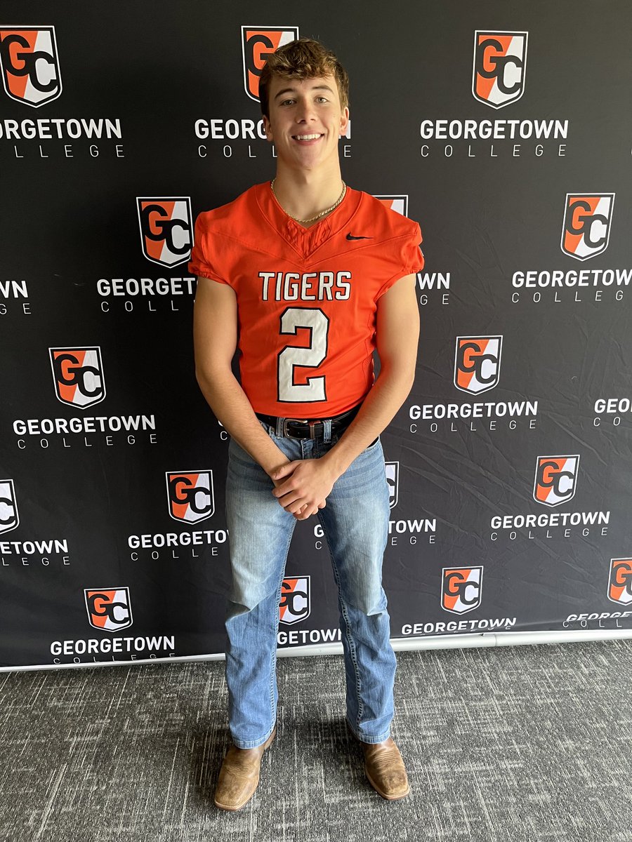 zander_curry2024 (@zandercurry2024) on Twitter photo Had a great time at Georgetown today on my official visit there. Great tradition and great coaches. Thanks so much for the hospitality and opportunity
<a href="/JohnPerin/">John Perin</a> <a href="/GtownCoachO/">Chris Oliver</a> <a href="/CoachDGage/">Coach Gage</a> <a href="/Gtown_Football/">Georgetown College Football</a> <a href="/RedhoundFball/">Redhound Football</a> Had a great time at Georgetown today on my official visit there. Great tradition and great coaches. Thanks so much for the hospitality and opportunity
<a href="/JohnPerin/">John Perin</a> <a href="/GtownCoachO/">Chris Oliver</a> <a href="/CoachDGage/">Coach Gage</a> <a href="/Gtown_Football/">Georgetown College Football</a> <a href="/RedhoundFball/">Redhound Football</a>