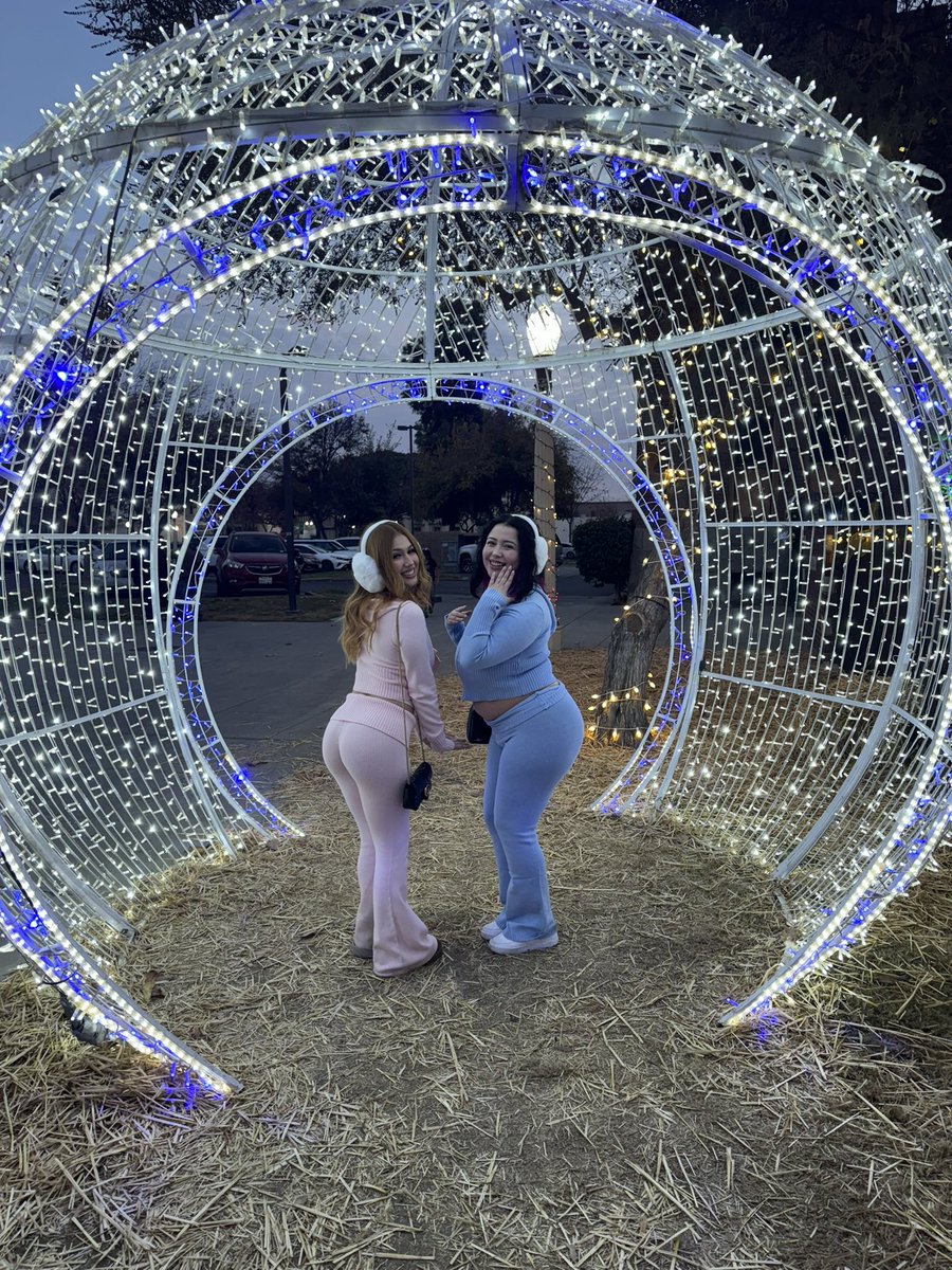 nothing like sisterly love 🩵💗