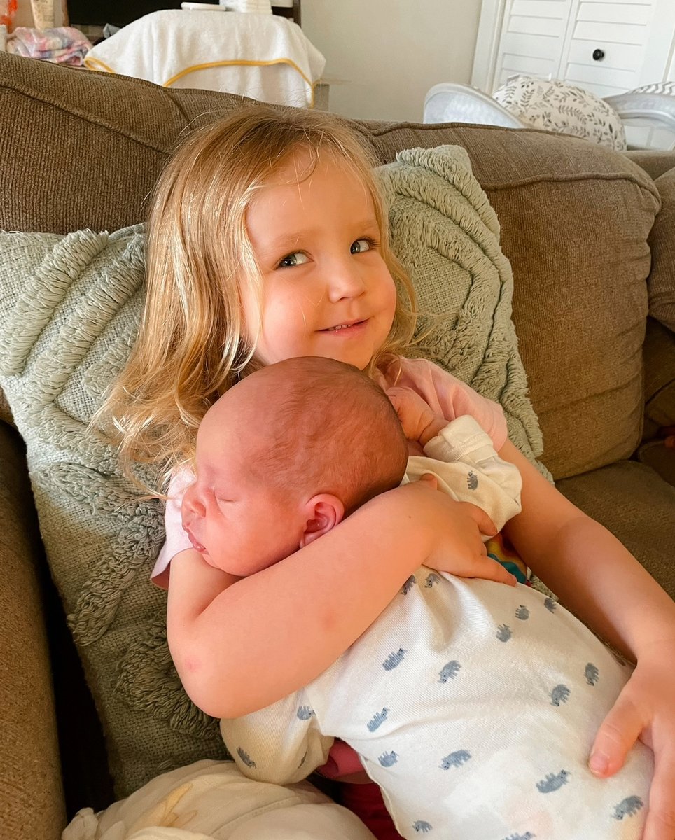 Intended Parents Geoff and Brendan have generously shared these heartwarming photos with us of Big Sissy Vivi, and Baby Beth. 😍🩷 Surrogate Shelby selflessly delivered this precious bun last month. 🥹🥰