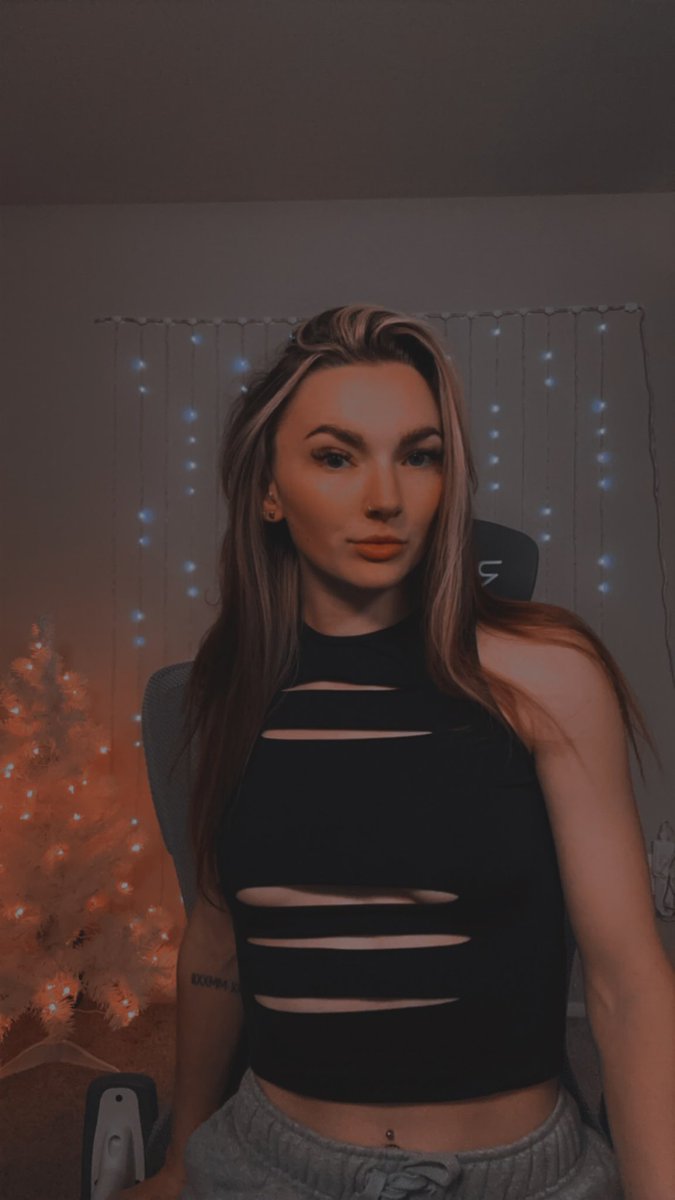 thickles__'s tweet photo. 💚WE ARE KICKIN IT BABIES💚

We’re going into resurgence and some lethal company tonight! Come say hi! 

https://t.co/JfblN8aW3d

#pickkick #dreamhack https://t.co/OnczxbODok