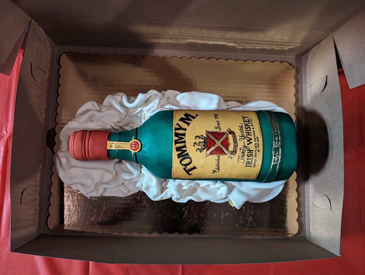 Huge thank you to Cakes by Karen for making this amazing whiskey bottle cake for Tommy's celebration! It was delicious and absolutely beautiful!! 😍🎂