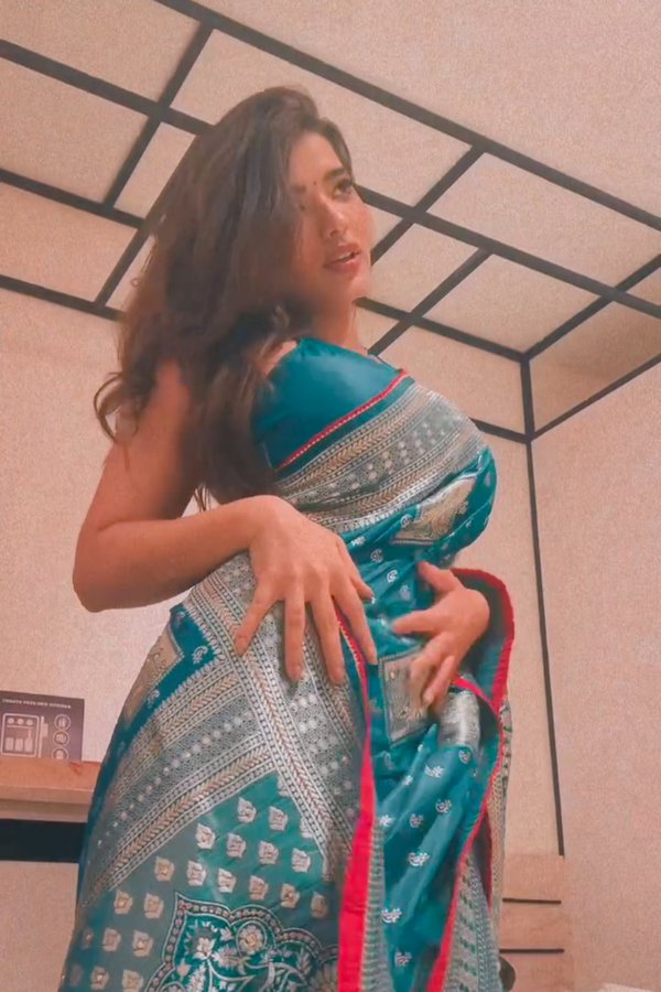 GBqBHXKbUAAO_ZD?format=jpg&name=900x900