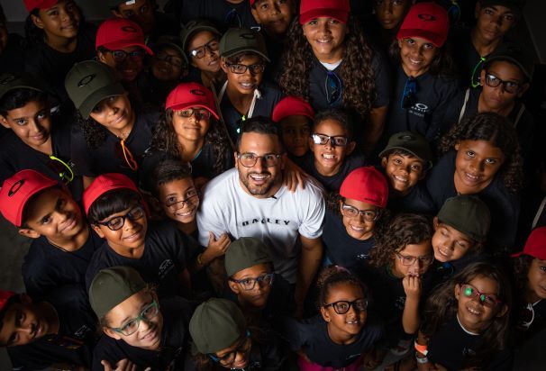 Recently in Baía Formosa, Brazil, the OneSight EssilorLuxottica Foundation partnered with @oakley & Gold Medal Olympic Surfer @italoferreira to provide free eye exams and glasses to local kids in the community. #VisionCare