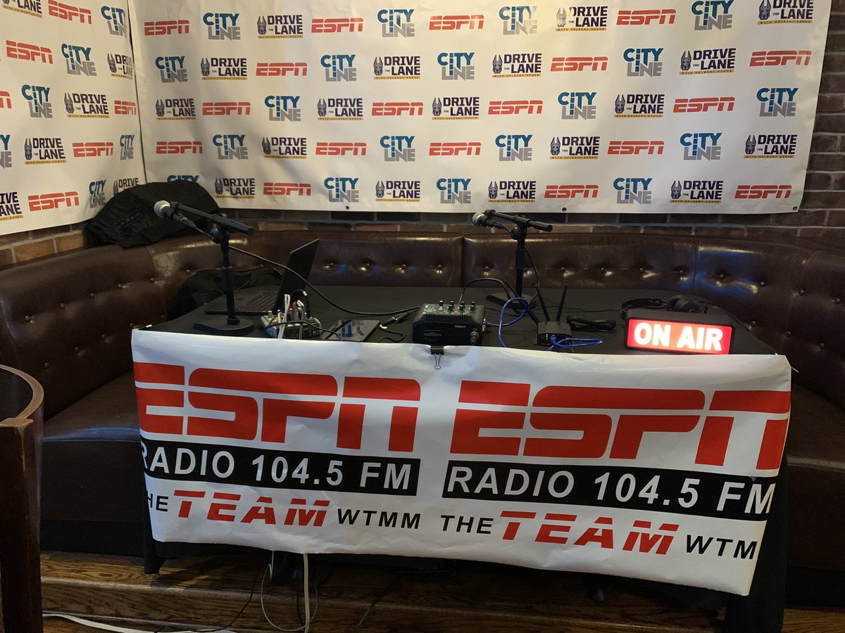 Back at @CityLineBar for the final time in 2023! - Hosting with the great @MJJ1045 - @NYPost_Schwartz at 3:15 - @MattFtheOracle at 4:15 Plus, we bring you Drive the Lane with @UAlbanyMBB/@UAlbanyWBB at 6PM. LISTEN: 1045theteam.com/listen-live/po…