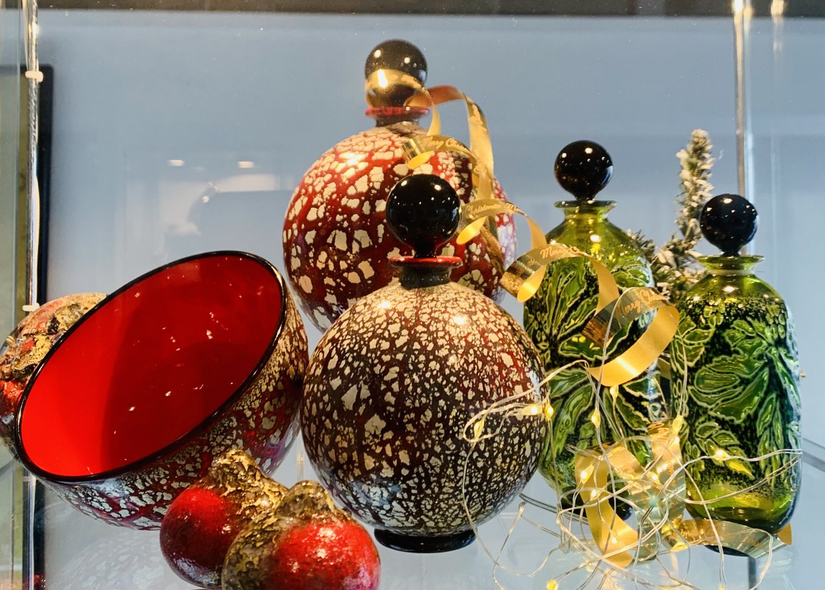 📷
isleofwightstudioglassltd
Make Christmas Magical give a unique luxury gift that will keep on giving order before the 21st latest
isleofwightstudiglass.co.uk

#christmas23 #isleofwightartist #isleofwightbusiness #studioglass #collectableart #luxurygifts #christmasart #glassart