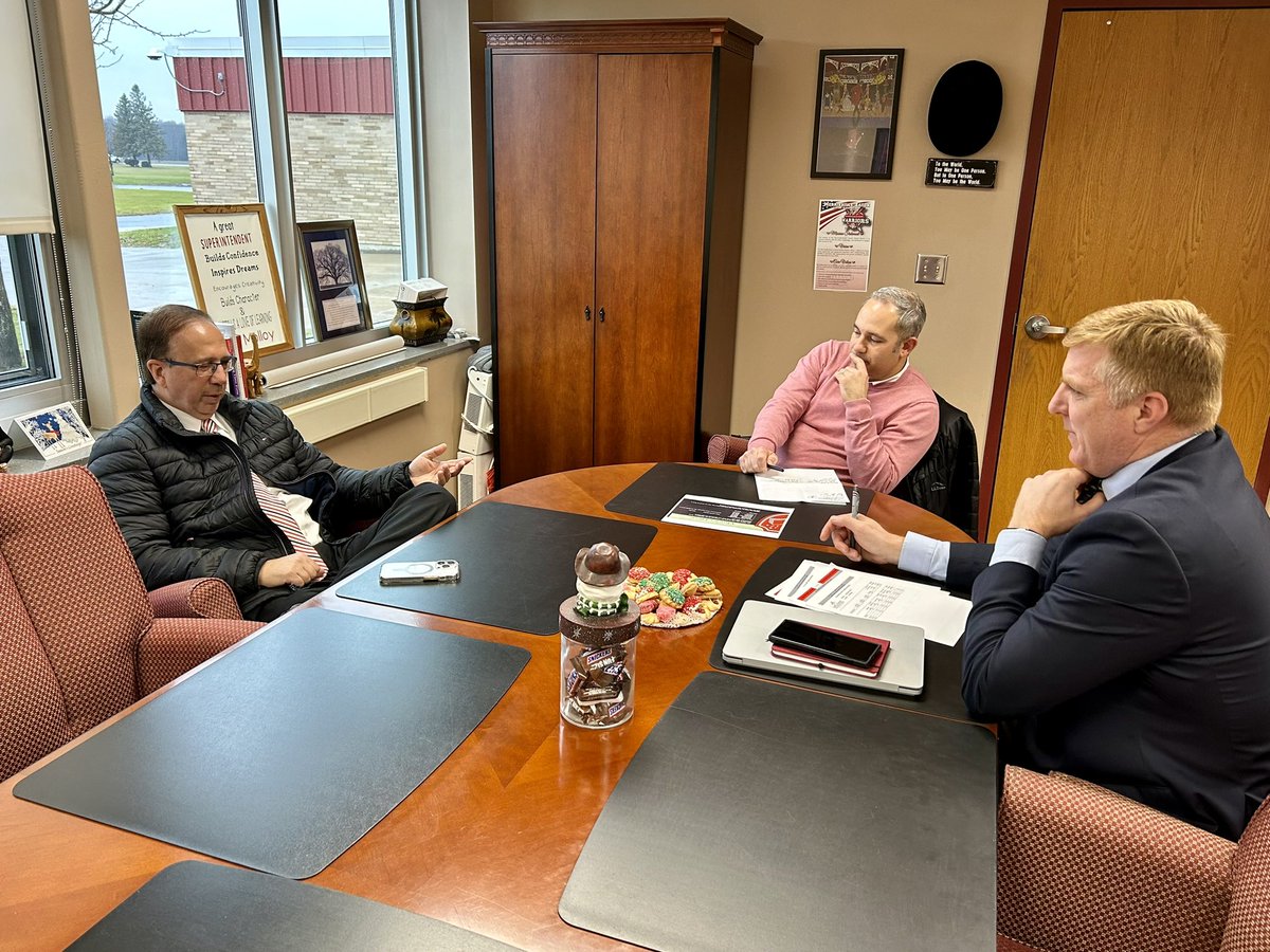 I met with Morrisville-Eaton Superintendent Greg Molloy to discuss issues affecting his district. I’ll continue to work with school superintendents, boards and officials to try to improve education, help districts and provide more opportunities to students in the state.