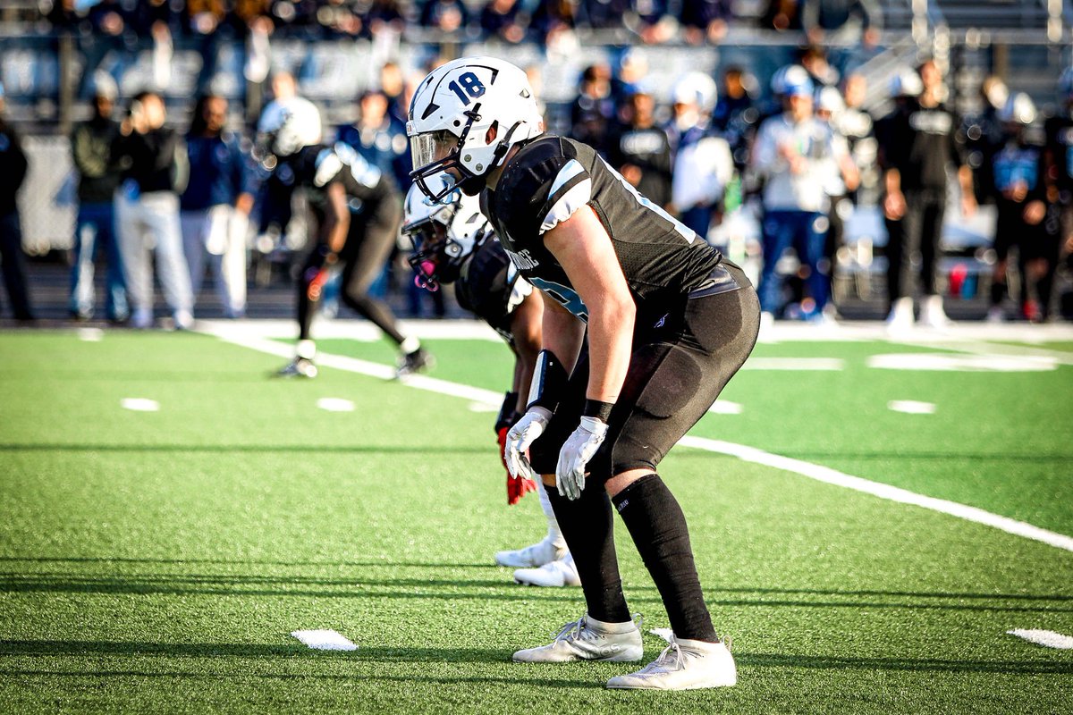 Junior Year stats‼️
- 80 solo tackles
- 105 total tackles
- 10 Tfls
- 4 sacks
- 1 interception
- 1 caused fumble