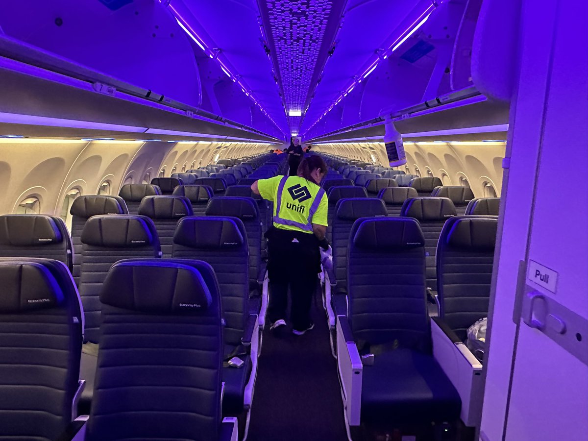@UnifiAviation team was fast and in action, ensuring the first flight out of @FLLFlyer on @united new Airbus A321 Neo was sparkling clean, last Thursday. #newplanesmell @Vpyngolil @jasonashley83 @LouFarinaccio @Jrneikirk1