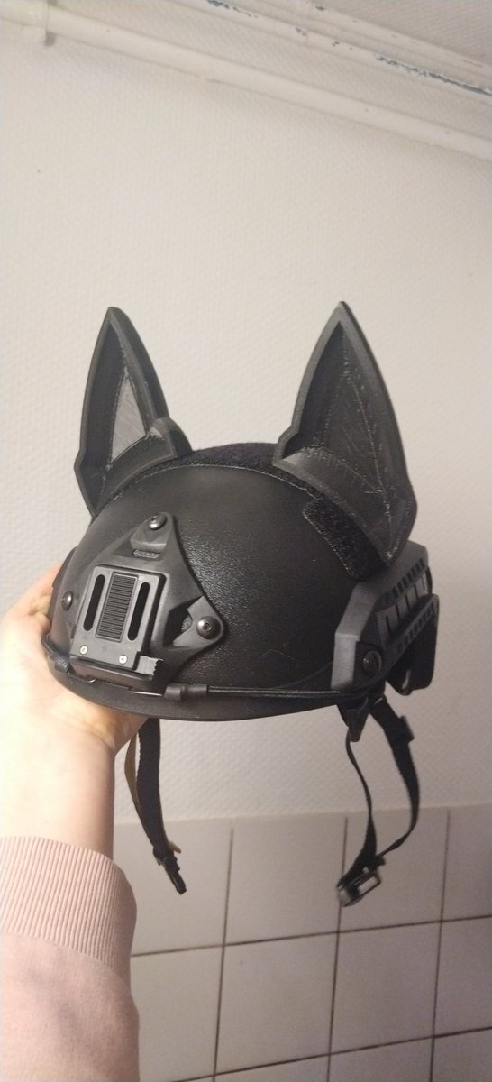 6 hours of printing and a sturdy velcro tape And voilà!! They looks so good irl you gotta trust me lol I'll do a test with the full head tomorrow Since they're on velcro, removing and placing them is really easy, and the connexion is actually very strong!