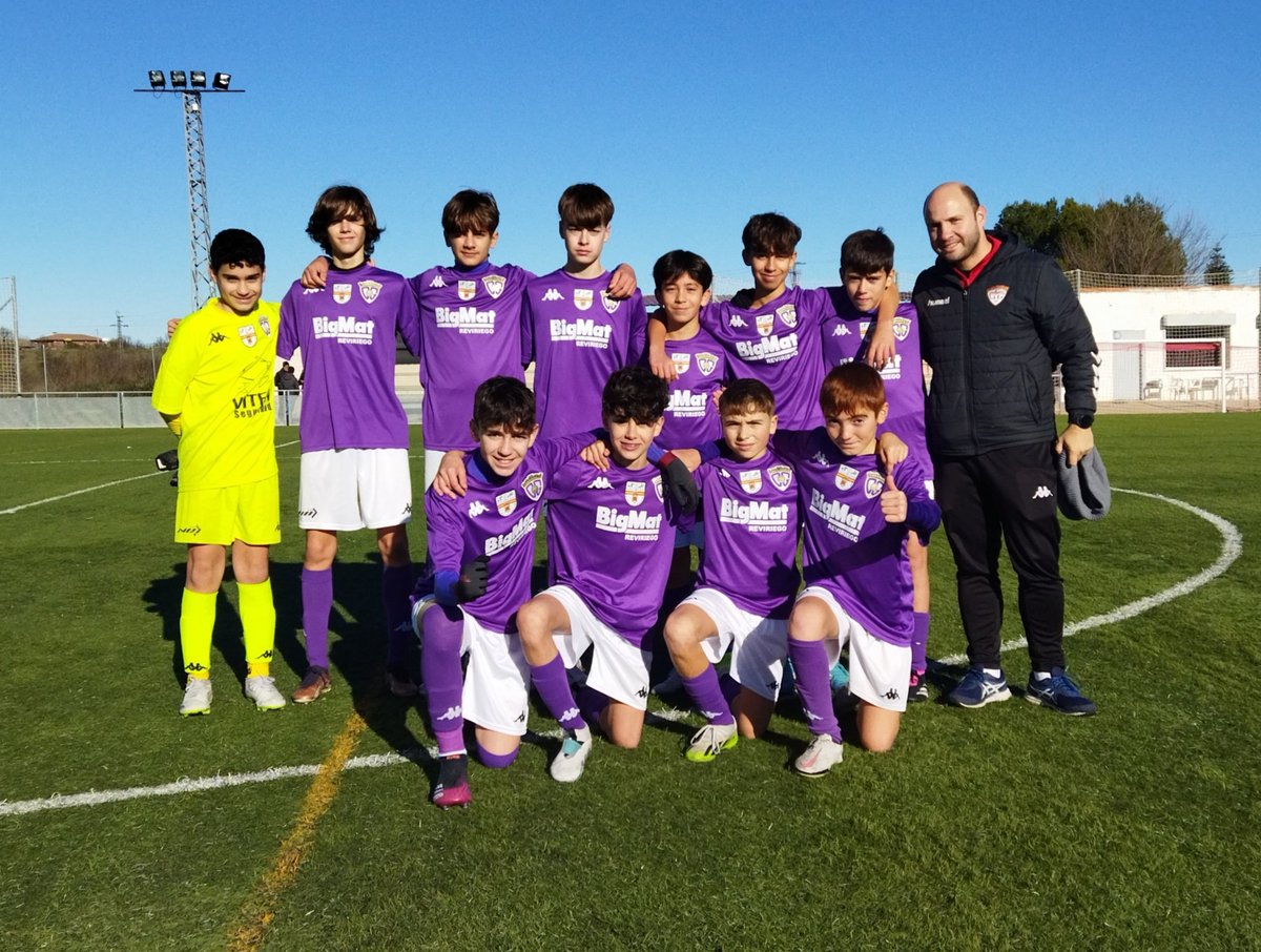 #CanteraMorada
10 partidos, 10 victorias
30/30 puntos
4 goles en contra
Los números del Infantil Souza del @CDG_cantera en el campeonato de liga autonómica de la Federación Madrileña lo dicen todo.
Cierran 2023 de la mejor manera.
Buen trabajo Equipo!
A seguir creciendo.