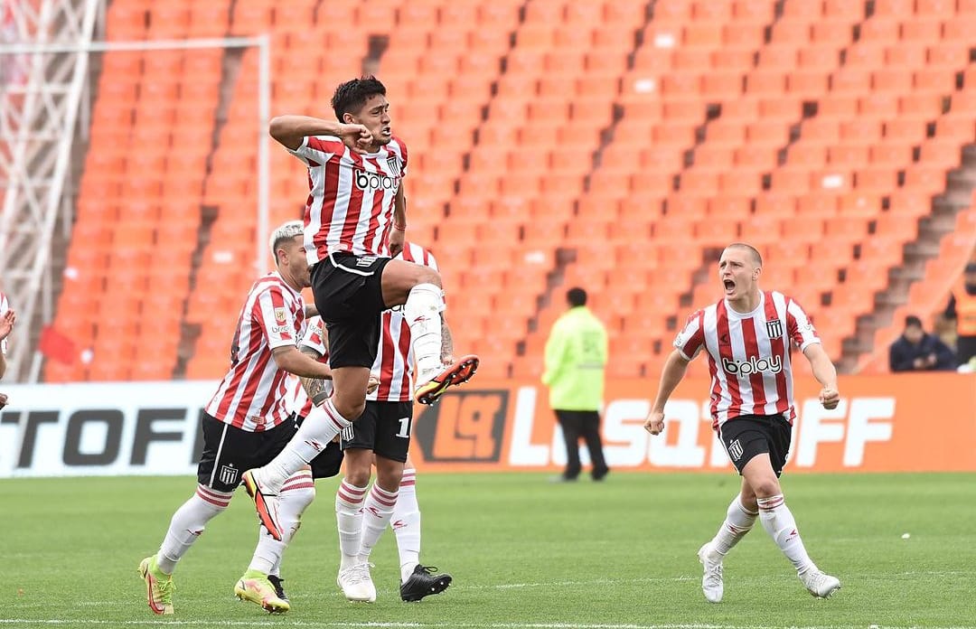 choridecancha_'s tweet image. #EDLP • Santiago Núñez en @choridecancha_: "El partido que más nos costó en la Copa Argentina fue el de Independiente. Fue un día de mucho calor y futbolísticamente no estábamos haciendo las cosas bien, pero Sosa se puso el equipo al hombro y Andújar atajó los penales".