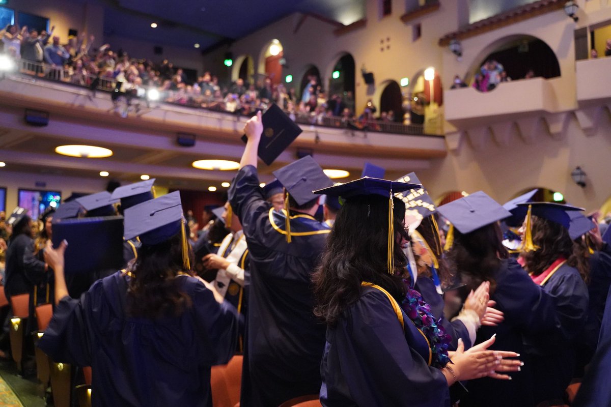 “I now leave you with a piece of advice: As you exit this chapter of your life, continue to shine bright, persevere in your goals, and never give up!” – Linda Jerome (’23), @UCMEngineering & @UCMerced_NatSci Fall Commencement Student Speaker✨🎓 Best wishes, Bobcats!