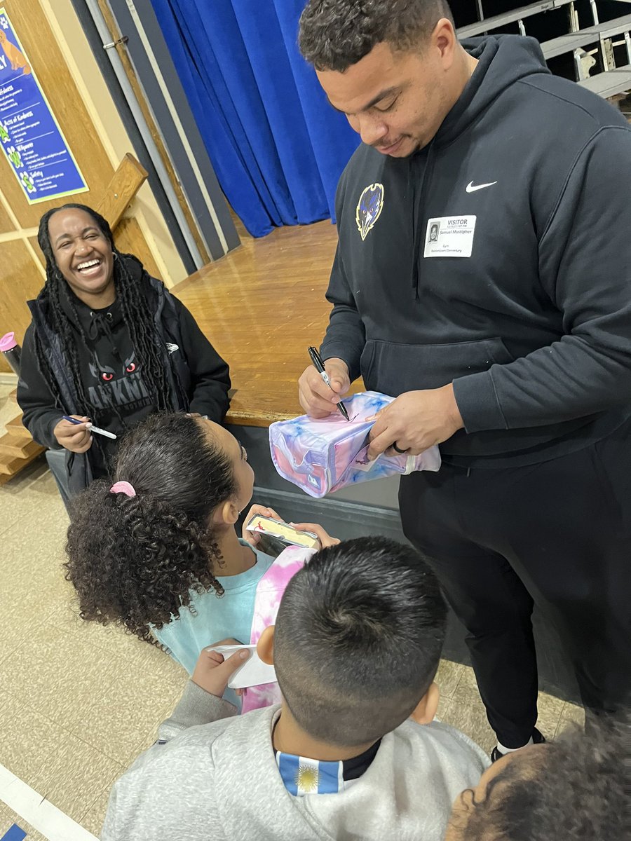 Former RES student and NFL Raven, Sam Mustipher, helped our students learn to use their “Big Voice” during our assembly today! What an amazing role model and inspiration for our kiddos! 💜💙💚 #LetsGoRavens @smustipher53 @cbrinkleybcps @BaltCoPS @Ravens @elemshenanigans