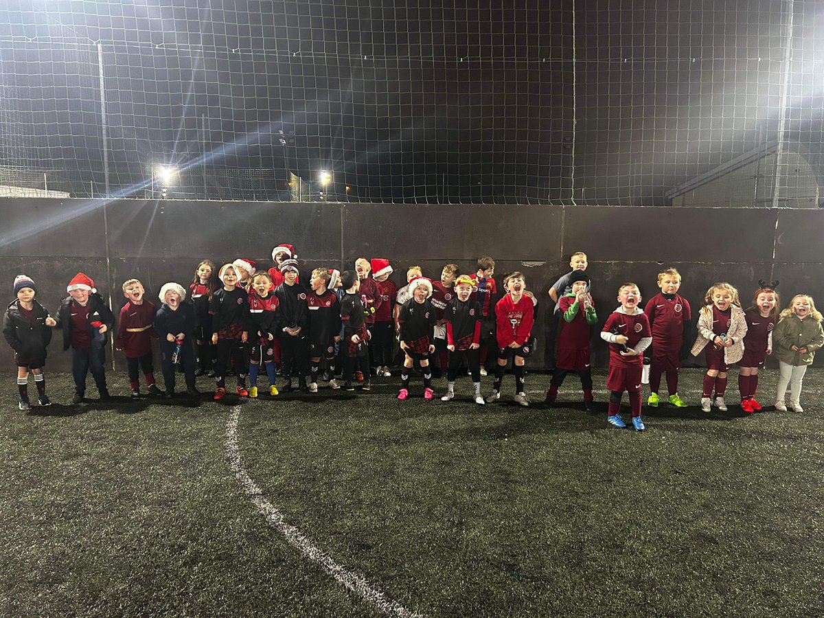 Last training session of the year for our #U6, #U7, #U8 and #u9girls🎅 Well done everyone, see you next year 👋 #christmas #grassrootsfootball #fun #Hull #2023
