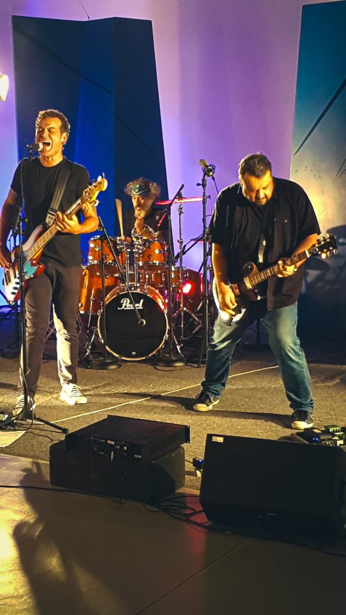 Sábado 23/12 tem <a href="/lossband/">lossband</a> ao vivo no especial de fim de ano do programa Alto Falante da <a href="/redeminas/">Rede Minas</a> e <a href="/TVBrasil/">TV Brasil</a> !