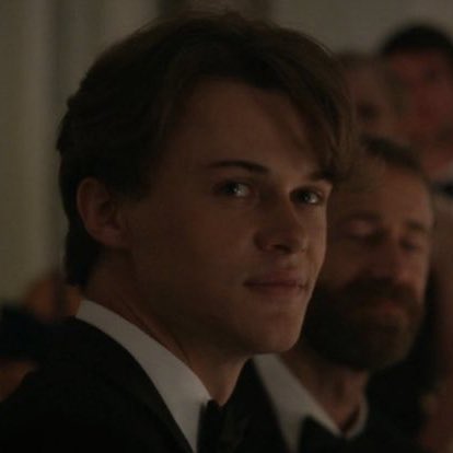 bellysinfinite's tweet photo. it’s not easy being team cole and team conrad but here i am 😭 https://t.co/4Anzzk0XU1