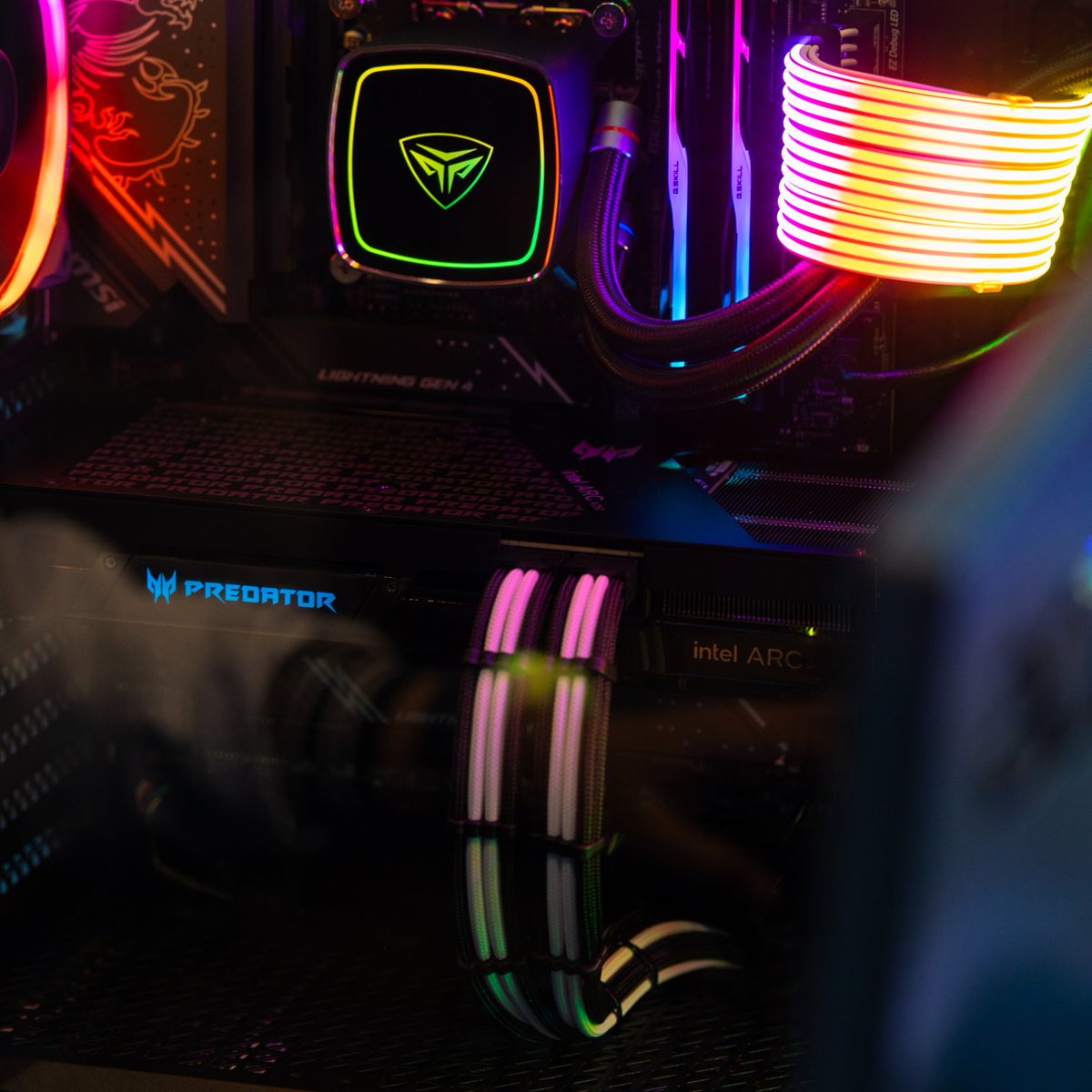 Predator_USA's tweet image. 12 teams answered the call. Only one walked away the winner. Congrats to #AzureRay and all of yesterday’s winners! KL brought the heat for three days of victories, upsets, and pure excitement.

We’re happy to have been there and hope to see all of you at the next one!