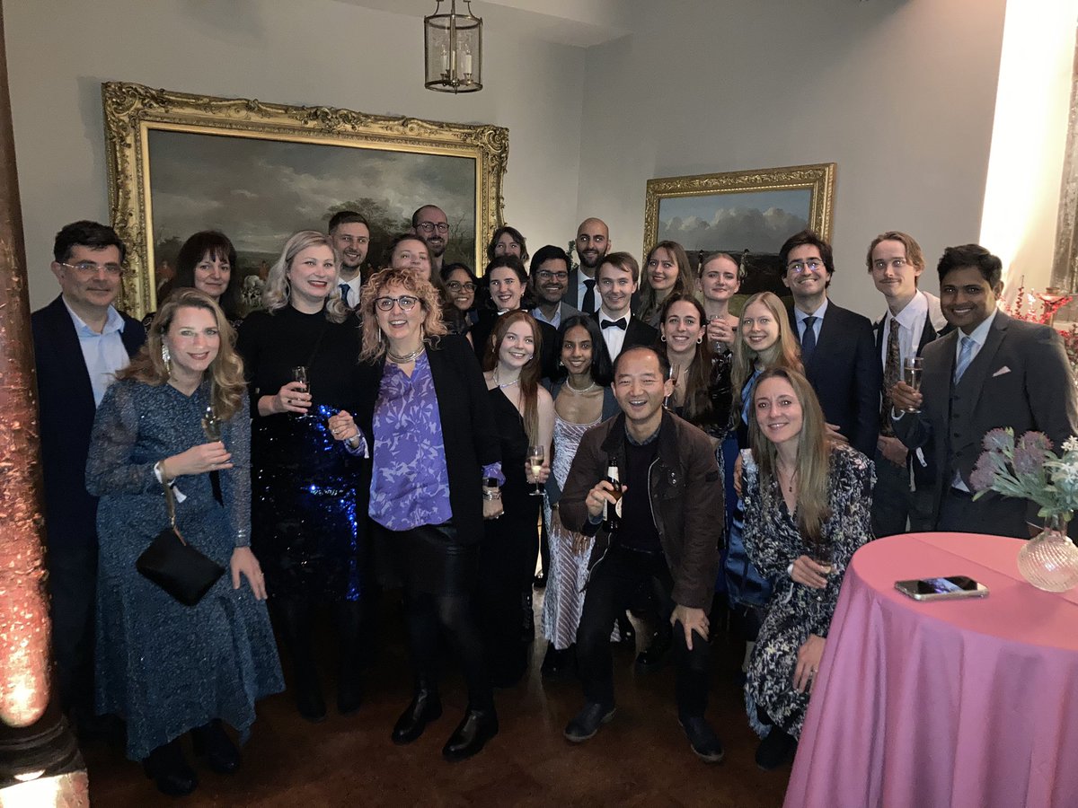 (Part of) the Centre for cancer genomics and computational biology @QMBCI attending one of Bart’s iconic Christmas parties! Happy holiday season from us! 🎉🎈🍾