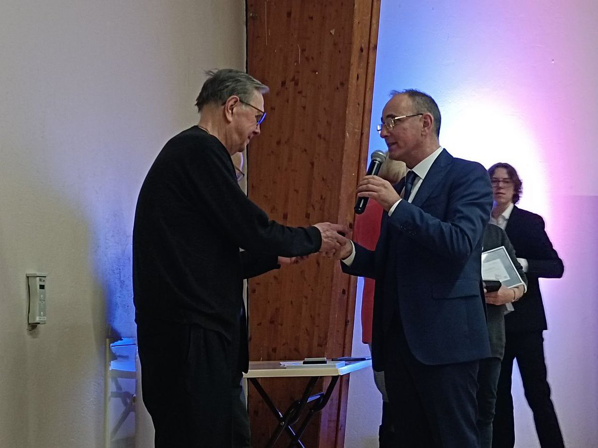 GEISMAR Luc (@geismarluc) on Twitter photo Retour en images sur ma soirée de fin d’année 2023 #SucéSurErdre qui souligne l’excellence des acteurs de notre territoire avec de formidables récipiendaires médaillés de l’<a href="/AssembleeNat/">Assemblée nationale</a>
🥇 Catherine Querard
🥇 Jean Michel Griffon
🥇 Général Rolland Zamora
🥇 Alain Thomas Retour en images sur ma soirée de fin d’année 2023 #SucéSurErdre qui souligne l’excellence des acteurs de notre territoire avec de formidables récipiendaires médaillés de l’<a href="/AssembleeNat/">Assemblée nationale</a>
🥇 Catherine Querard
🥇 Jean Michel Griffon
🥇 Général Rolland Zamora
🥇 Alain Thomas