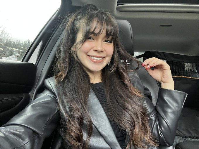 Good afternoon 🩷 a smile for your day, sending my love to you 💋 https://t.co/ctw0mqVl00