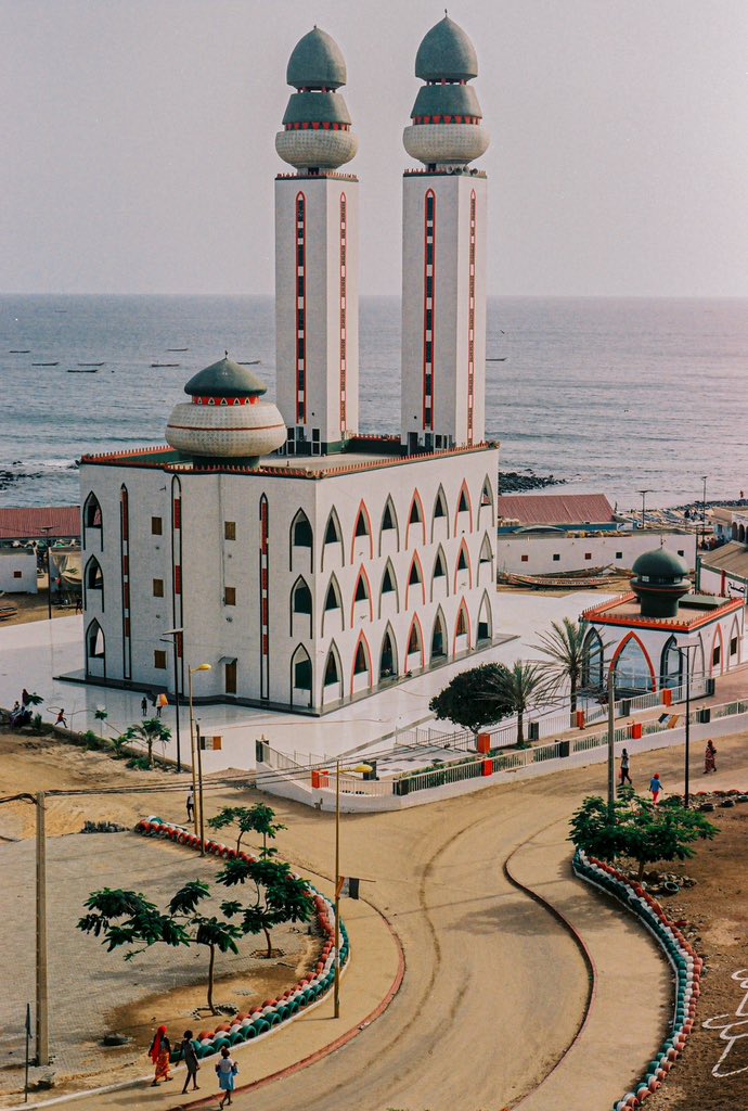 Amy Sarr’s photo essay revealing the vibrant artistry of Senegal, is now live on our revamped Medium Publication. Read here: medium.com/forafricans/do…