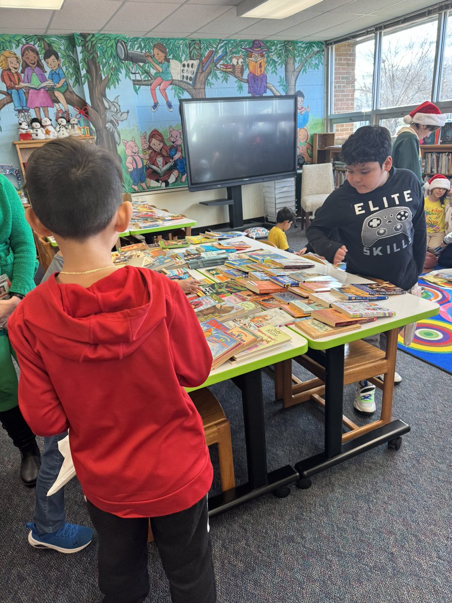 It’s book giveaway week! So thankful for all these donations and to be able to see the kids so excited about books! 
<a href="/GuilfordEle/">Guilford Elementary School</a> <a href="/restonbible/">Reston Bible Church</a>