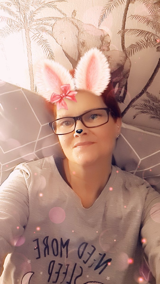 Tired little bunny tonight. Don't think it will be long before lights out. Then I'll toss and turn for about 3 hours and wake up every hour after that lol goodnight munchkins, sleep well, and sexy dreams 😘😘😘