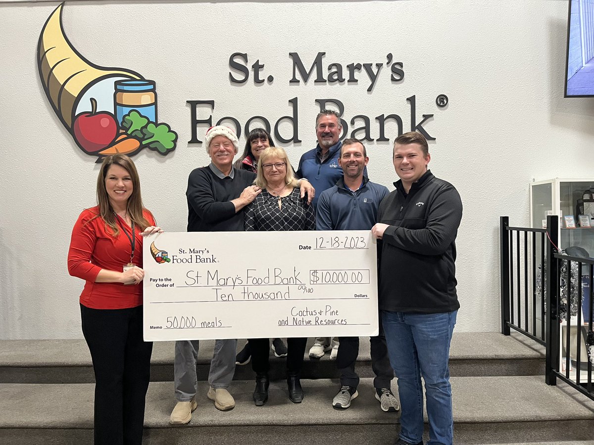 Pictured are representatives from Native Resources & the @cactusandpine BOD presenting St. Mary’s Food Bank with a check for $10,000! The funding will provide 50,000 meals to those in need! Another @GCSAA Chapter & partner Leading Out! @GCSAACEO @GCM_Magazine