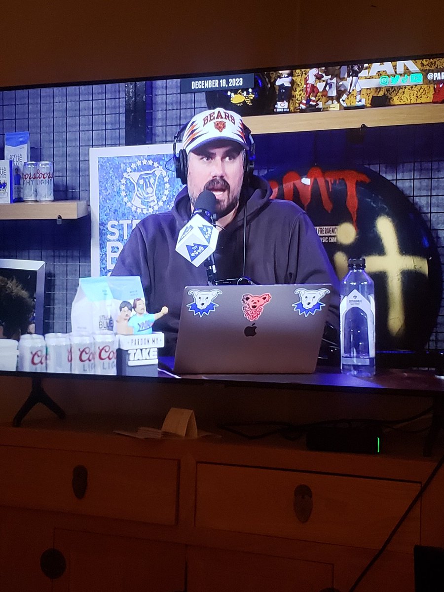 Shoutout to @BarstoolBigCat for Grinding thru another NFL Sunday, and GRINDING thru this episode of @PardonMyTake with a voice of a 75 year old WWII Veteran... Reapect Sir. Great Episode.#thankyoubigcat