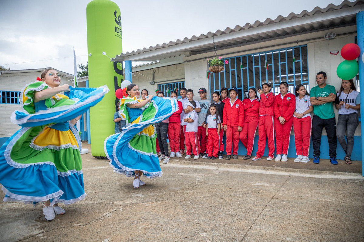 Durante la gestión 2020 - 2023 entregamos resultados históricos para Antioquia. 💚 Mejoramos la infraestructura de 14 escuelas del Suroeste antioqueño: Caramanta, Támesis, Salgar, Betulia y Andes. 🧵