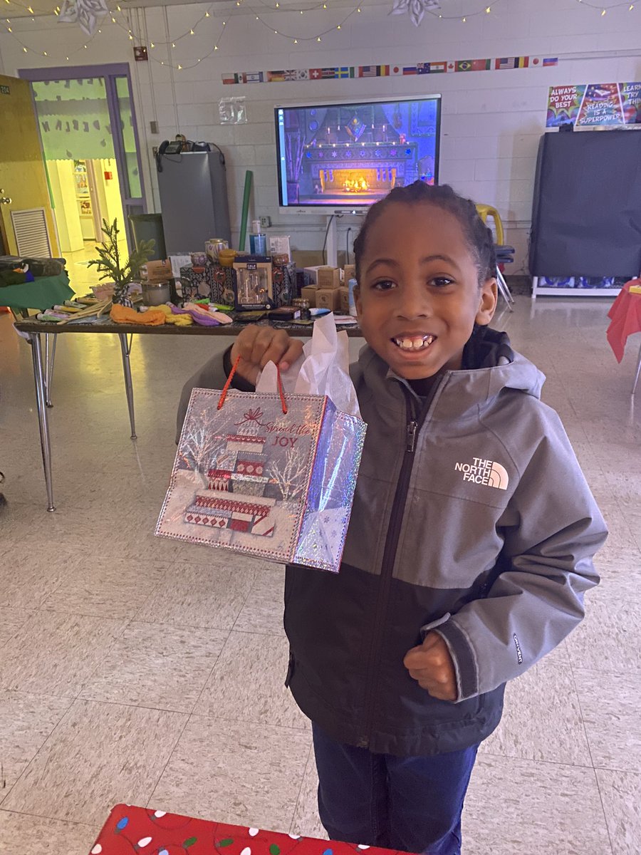 M S. V A L E N T I N E tweet media