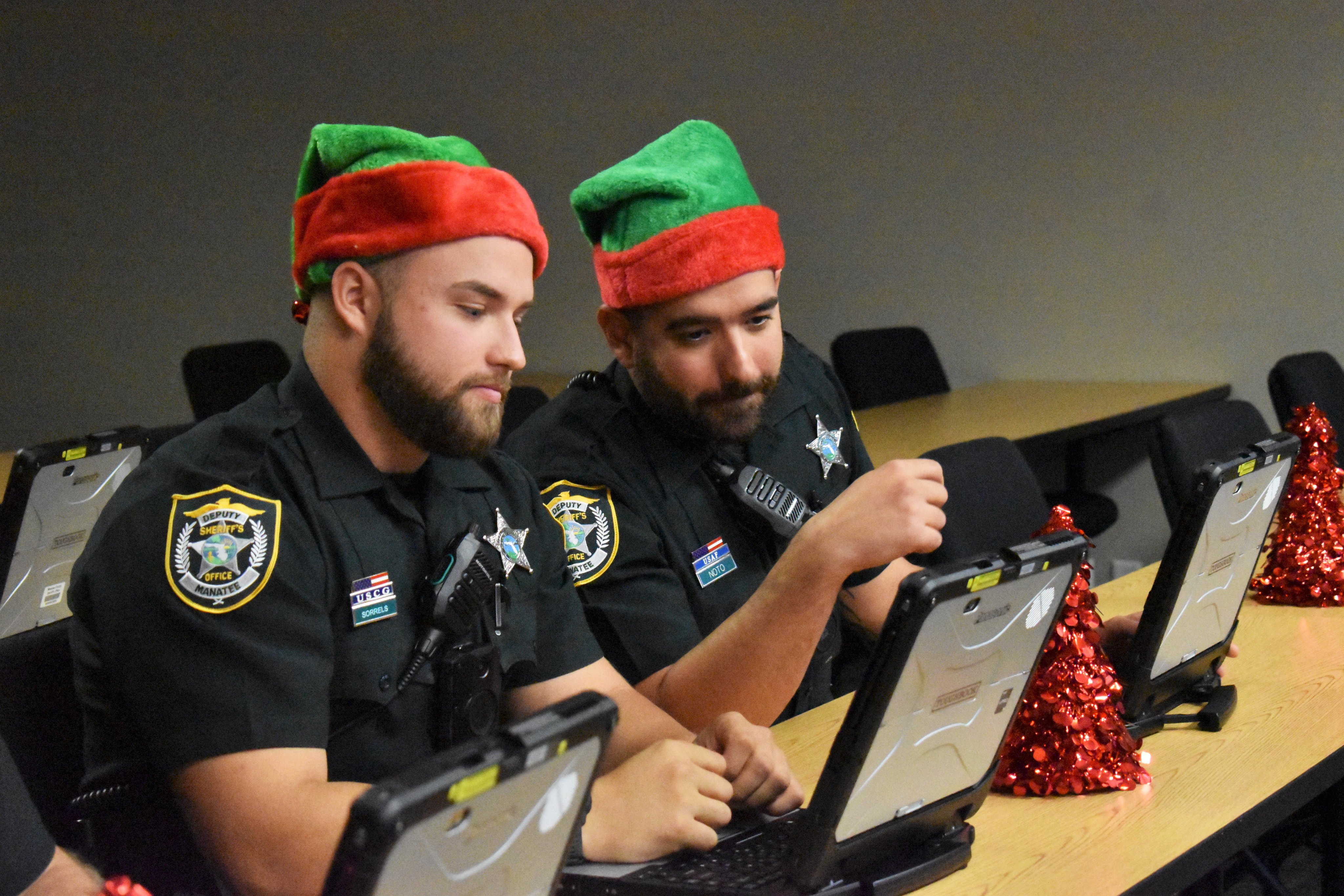 Manatee Sheriff on X: OPERATION TRACK SANTA 2023🎅: Our Deputy Elves are  communicating with their counterparts at the North Pole & our designated  Santa Tracker line is opening soon! Beginning at 4