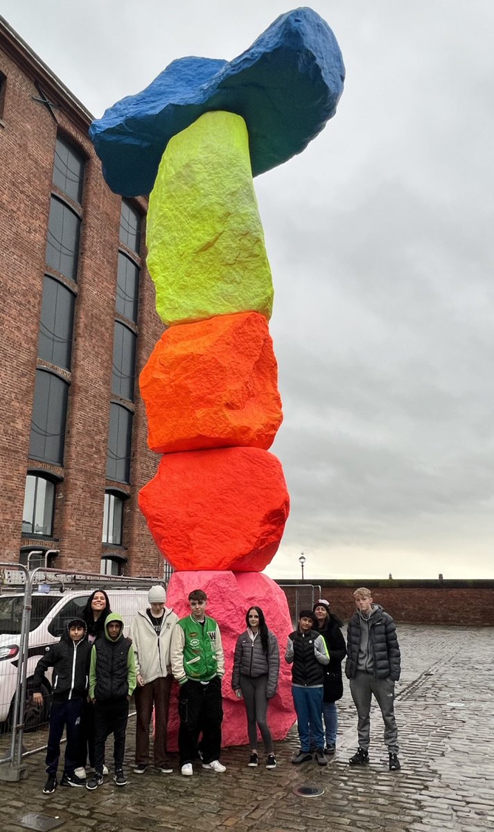 YJS Staff kindly took a group of children to Liverpool today as part of #HAF2023 activities for Christmas 🎅🏼🎄 What an awesome day out- Christmas markets, a boat trip at #AlbertDock & even a trip to Anfield ⚽️ @bradfordmdc @educationgovuk #Bradford