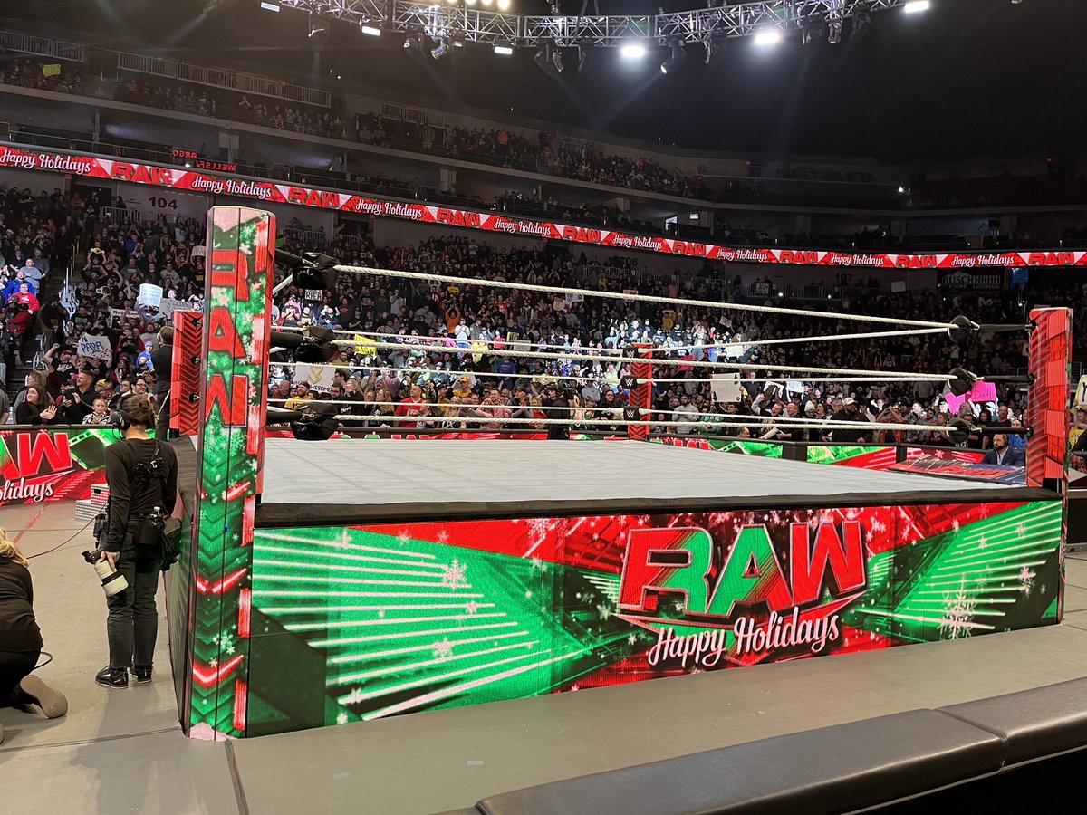 Shoutout to a good friend of the channel for the seats! Will I do a run in on Raw tonight???? No no I won’t #raw #Mondaynightraw #wrestling #theamericannightmare