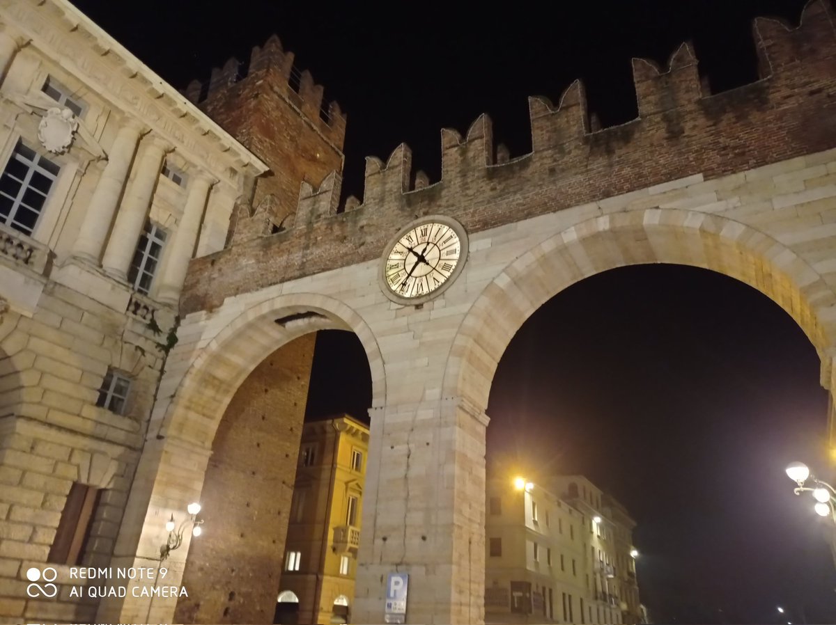 Raga siamo a Verona potete chi già ci è stato indicarci dove trovare Daniele?? Dobbiamo fare due chiacchiere 🤦🏻‍♀️🤣#oriele