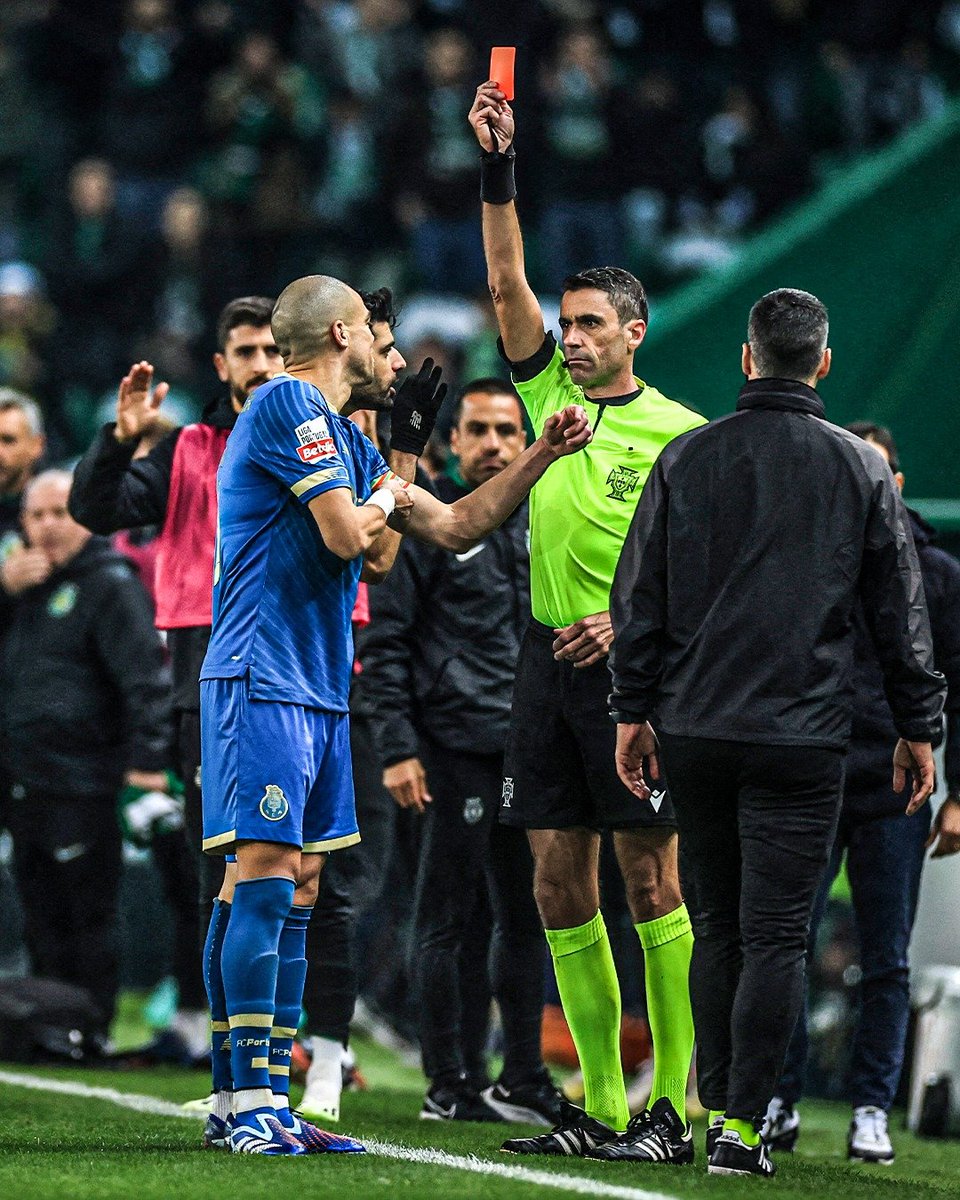 OneFootball on X: "Pepe sees red for FC Porto 🟥 https://t.co/XYDm7m7XYG" / X