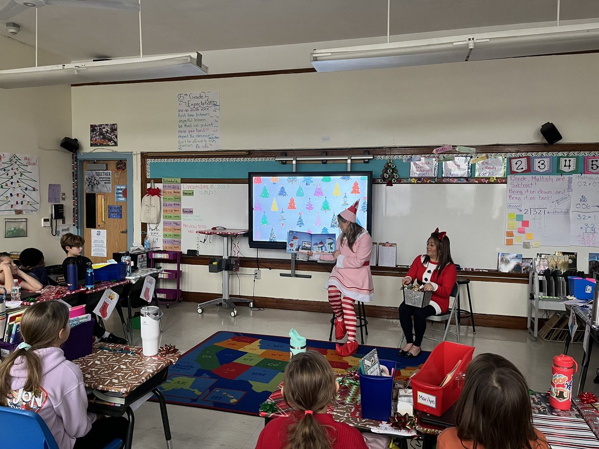 Thanks for the Elf visit 🎅🏽🎄 <a href="/FarmingdalePta/">Farmingdale PTA</a> <a href="/FSDVikings/">Farmingdale School</a>