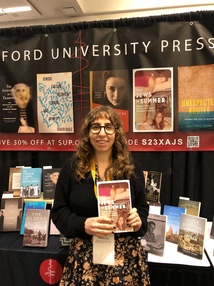 Sandra Fox holding her book The Jews of Summer at #AJS2023

sup.org/books/title/?i…

#AJS23