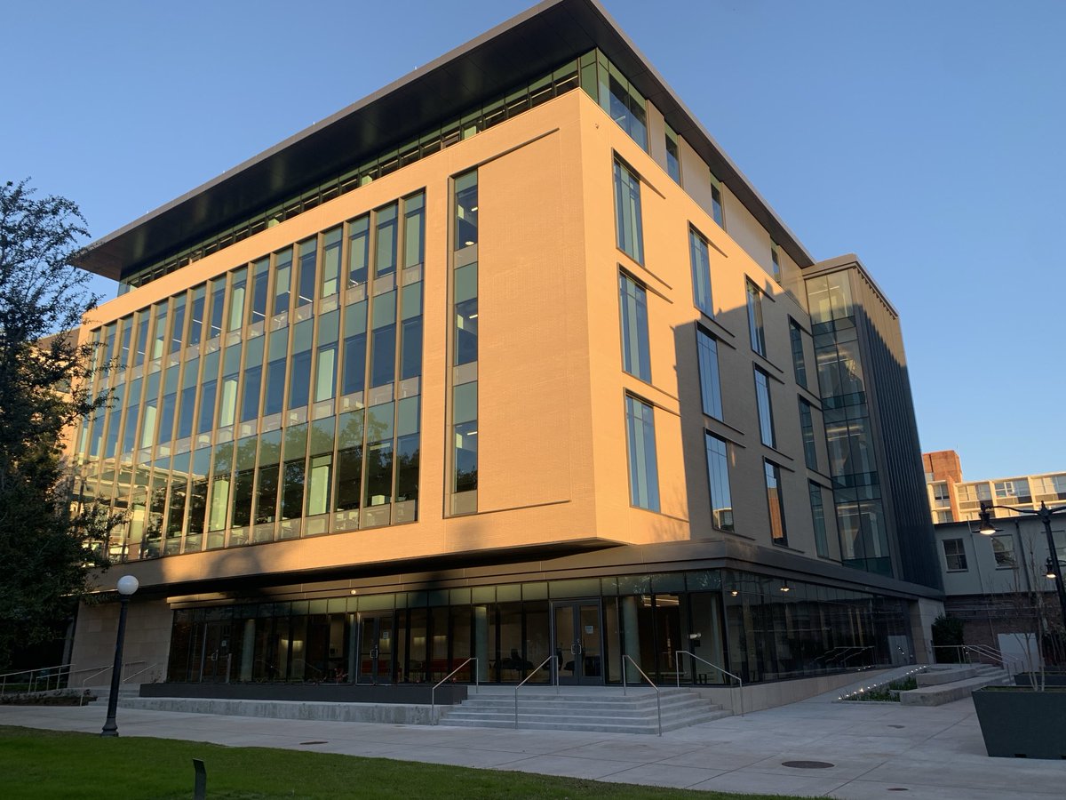 The fencing has been removed from the new Steven & Jann Paul Hall, featuring a large auditorium, micro/nano fab lab, and 3 floors of open-concept, cutting-edge, lab space. This will be the epicenter of interdisciplinary research & innovation ⁦@TulaneSSE⁩ and ⁦@Tulane⁩