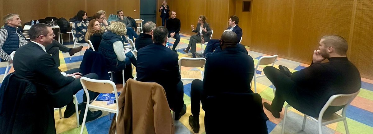 De nombreux échanges à Compiègne,avec <a href="/AstridPanosyan/">Astrid Panosyan-Bouvet</a>,Députée <a href="/Renaissance/">Renaissance</a> ainsi qu'avec Nicolas bourgeois,Président Renaissance 60,en présence de comités <a href="/HorizonsLeParti/">Horizons</a> sur des sujets d’actualité et les défis que nous avons à relever!
Nous devons remettre le cap sur  l'équité!